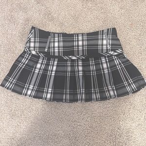 vintage low-rise pleated mini skirt
